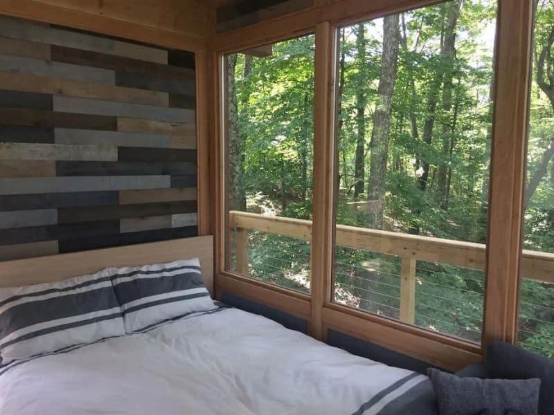 Bed at a romantic treehouse cabin in hocking hills that's pet friendly