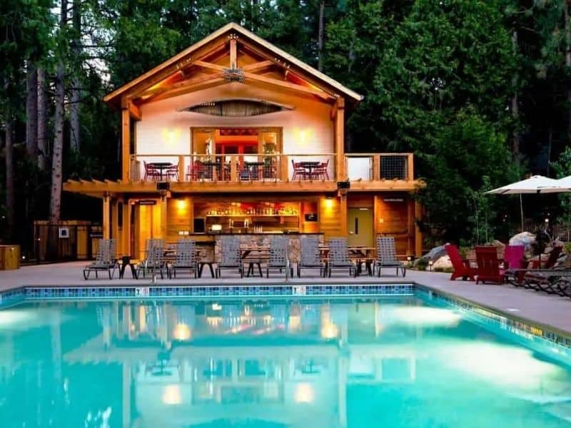 Pool and pool bar at Evergreen Lodge at Yosemite