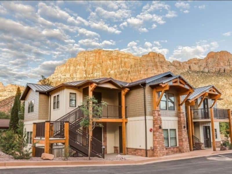 Exterior of Watchman Villas in Springdale UT. Self-catering lodging near Zion National Park