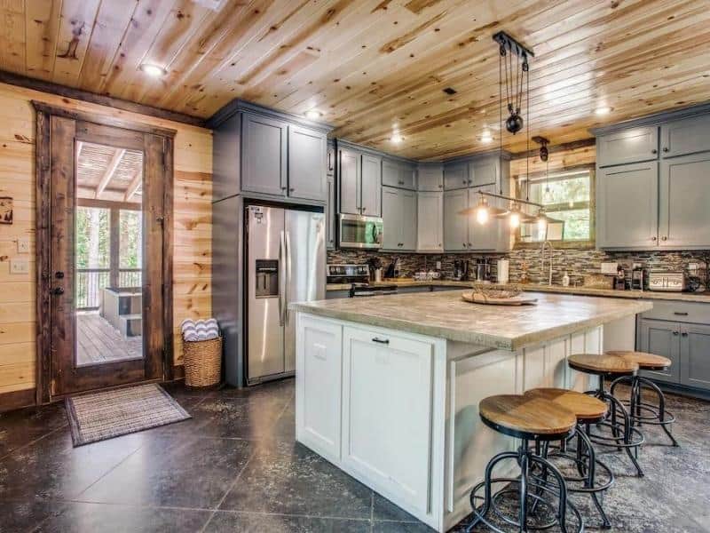Kitchen at Big Bear Luxury Cabin, Broken Bow