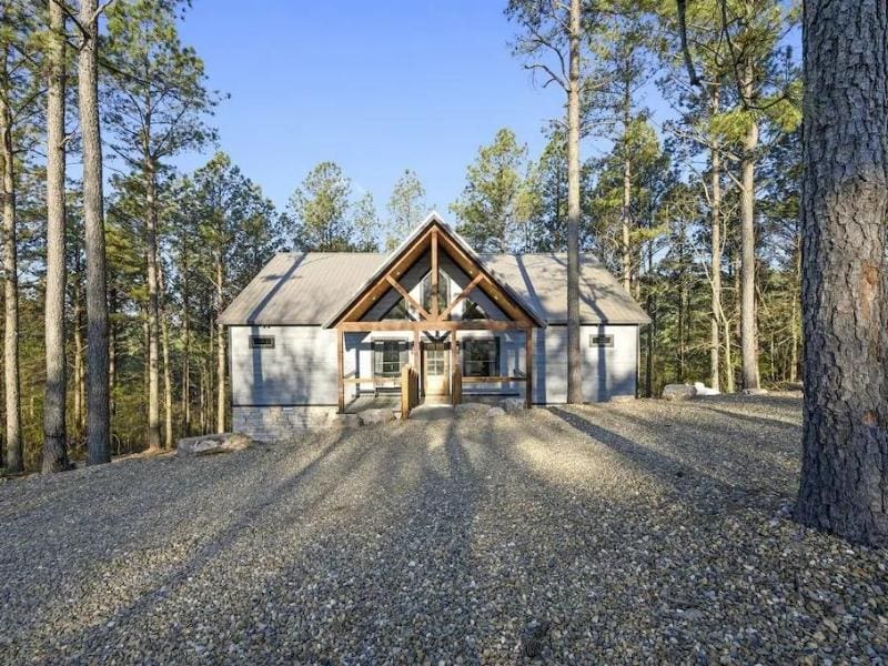 Exterior of Linemans Ridge Luxury Cabin, Broken Bow
