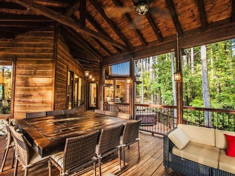 Outdoor patio at Lusa Nita Luxury Retreat in Broken Bow, Oklahoma