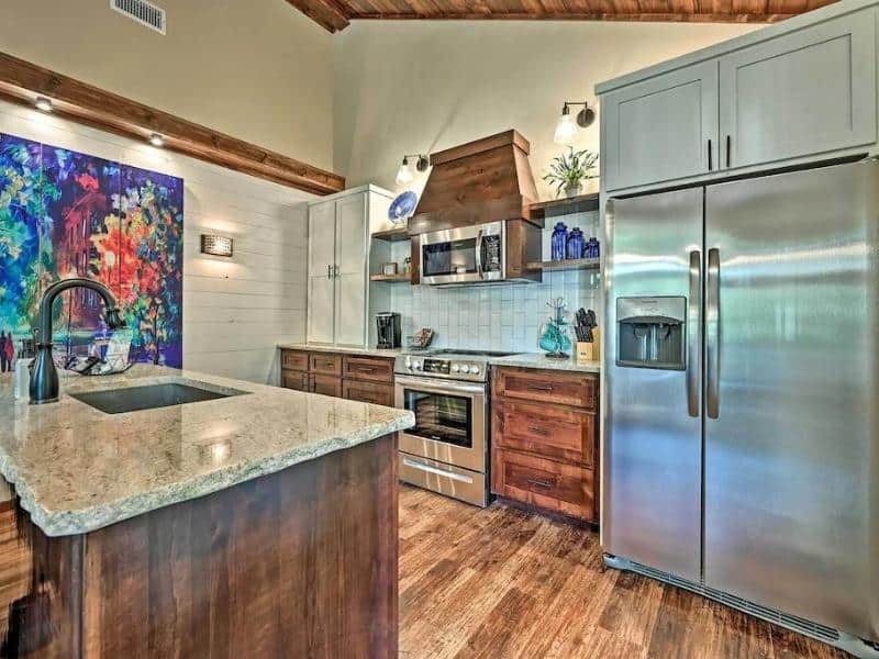 Modern kitchen in Couples Retreat in Broken Bow Oklahoma