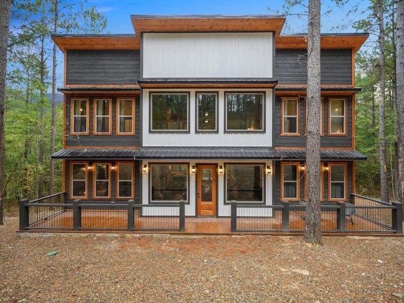 Exterior of Saloon Creek Lodge Luxury Cabin, Broken Bow