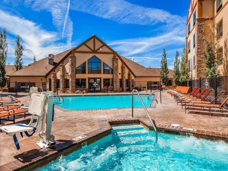 Outdoor hot tub and pool area with loungers at the Best Western Plus Bryce Canyon Grand Hotel in Utah.