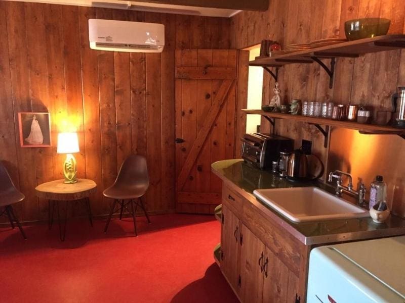 Guest room at Joshua Tree Ranch House