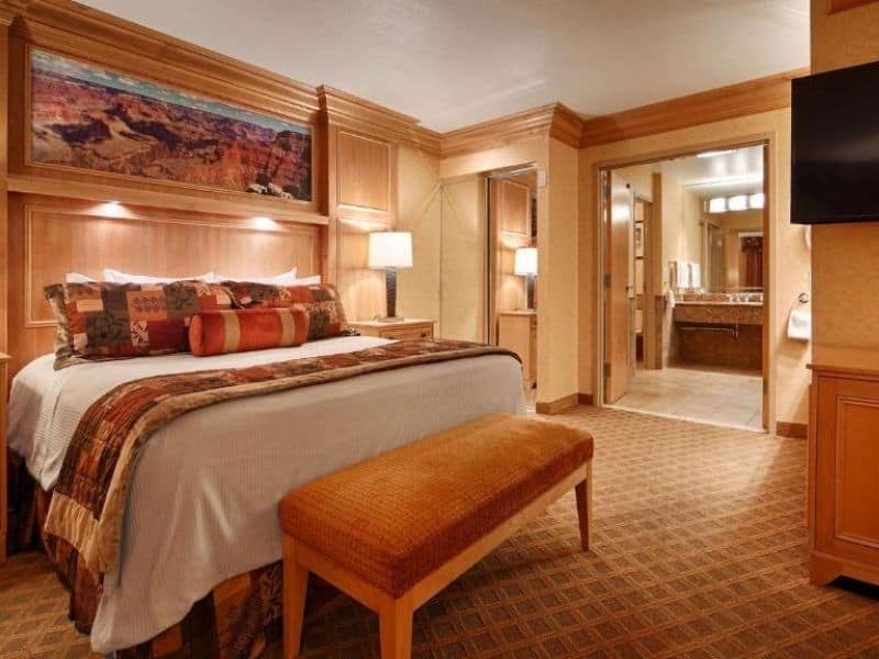 King suite at Best Western Grand Canyon Squire Inn in Tusayan