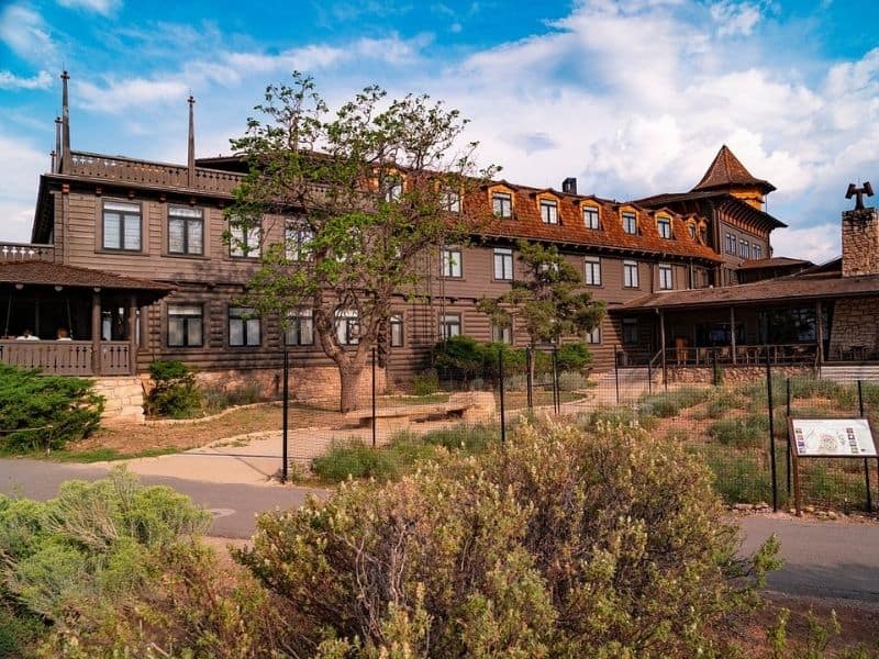 Exterior of El Tovar Lodge, Grand Canyon South Rim