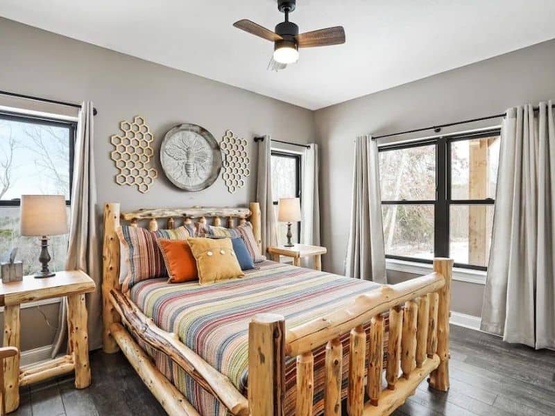 Bedroom in 5-bedroom Hocking Hills vrbo