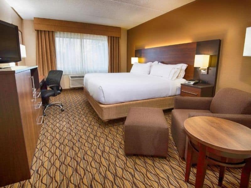 King guest suite with desk, chair, and side table at Holiday Inn Express Grand Canyon in Tusayan