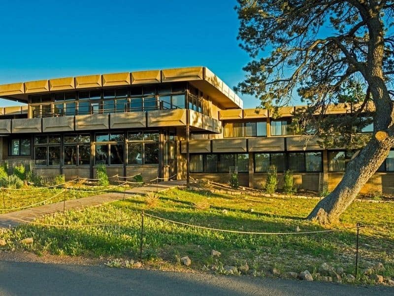 Exterior of Kachina Lodge on the Grand Canyon South Rim