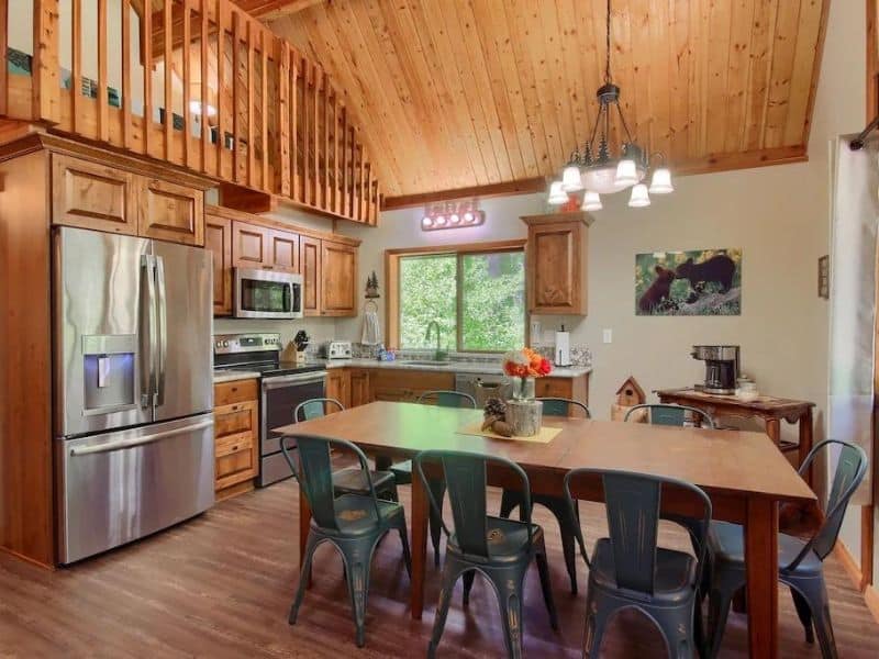 Kitchen and dining area of Yosemite cabin rental 3 Springs Hideout
