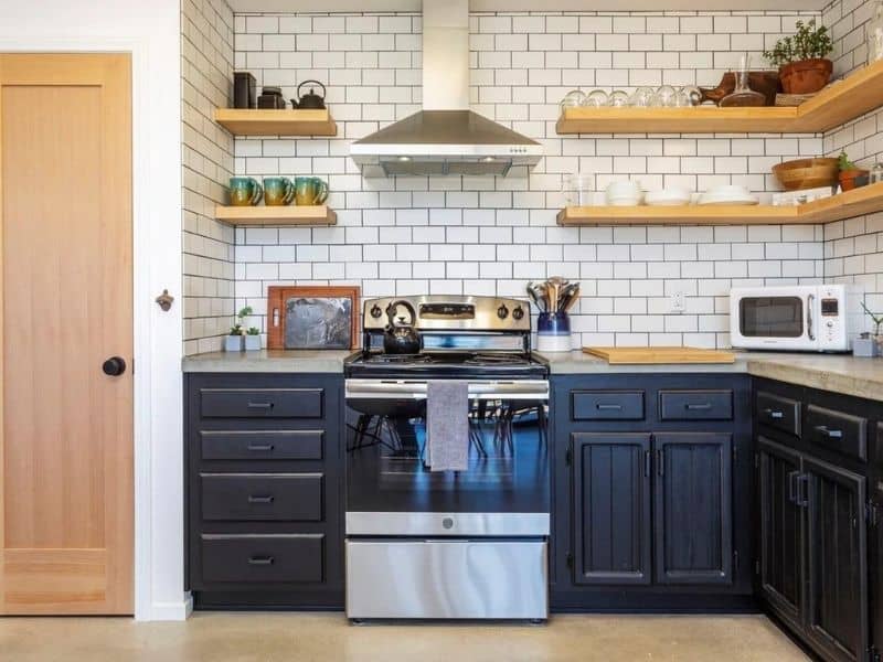 Trendy kitchen in Joshua Tree Vrbo rental