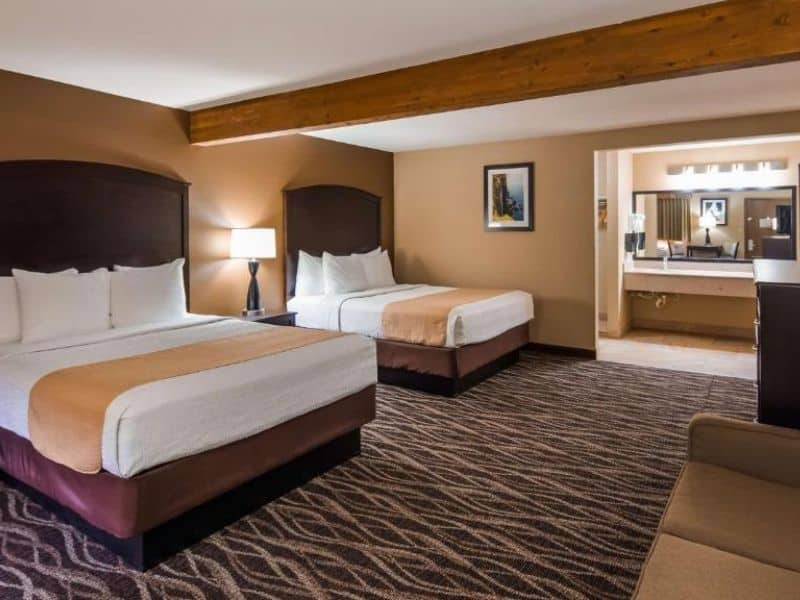 Queen room at Best Western Weston Inn in West Yellowstone