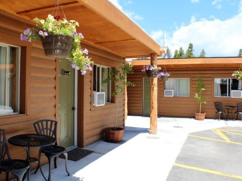 Exterior of room entrances at Elkhorn Cabins and Inn in West Yellowstone
