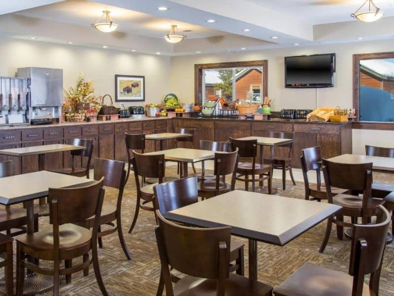 Dining room at Gray Wolf Inn & Suites in West Yellowstone, MT