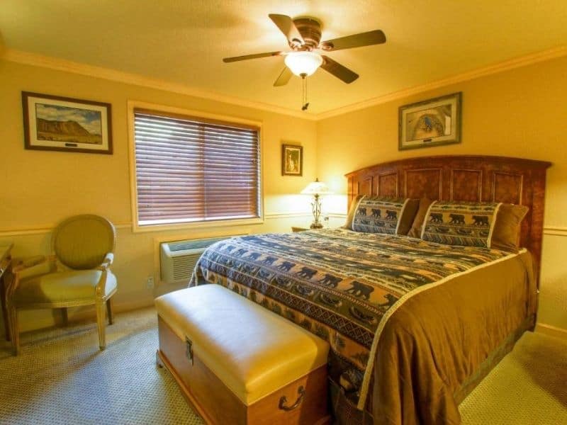Guest room with bed and ceiling fan at Yellowstone Gateway Inn in Gardiner, MT