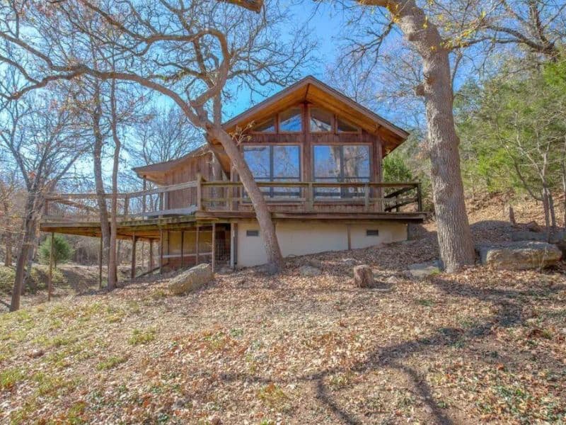Modern wood cabin exterior - Cabins in Turner Falls