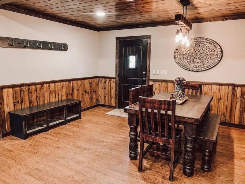 Dining area and entry of Turner Falls vacation rental