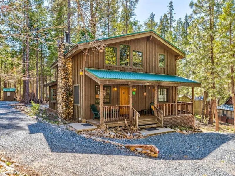 Modern wood cabin - Pet Friendly Cabins in Yosemite