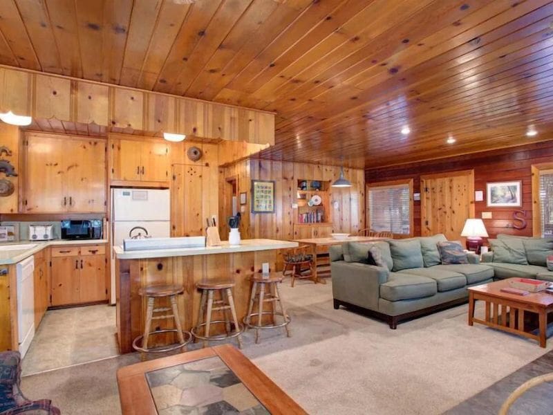 Living area and kitchen of cabin rental near Yosemite