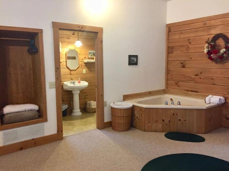 Bathroom with jacuzzi tub at romantic Hocking Hills cabin rental