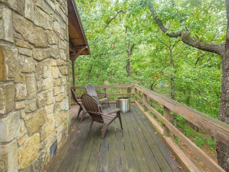 Turner Falls Cabin with outdoor wooden deck, fire pit and lounge chairs