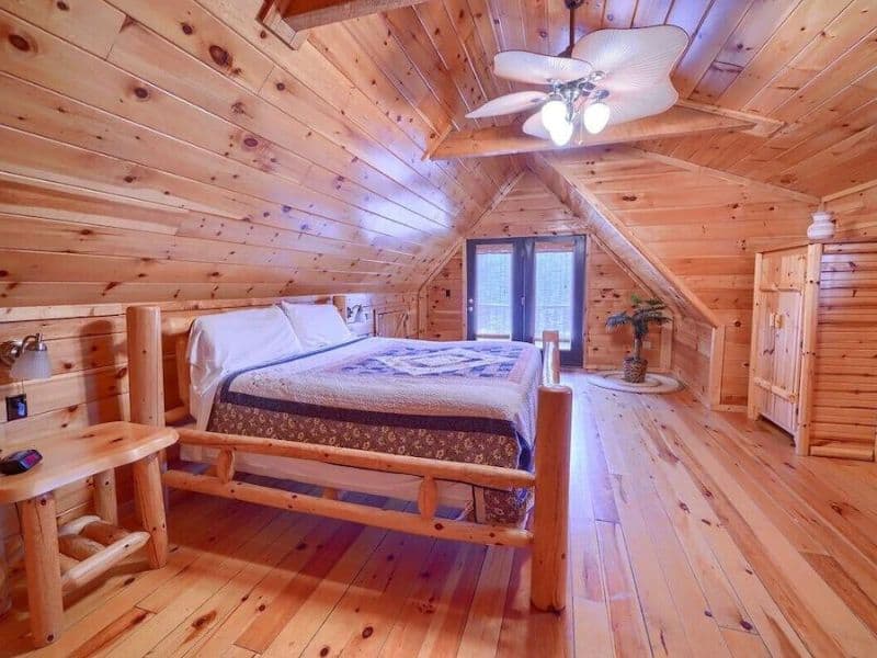Bedroom in log cabin rental in Hocking Hills