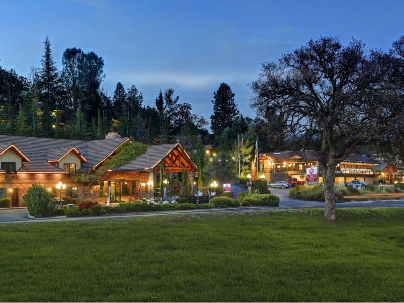 Exterior of Best Western Plus Yosemite Gateway Inn in Oakhurst, California - Yosemite South Entrance Lodging