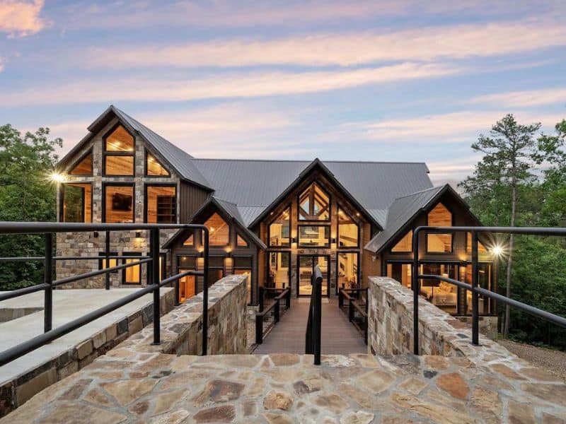 Exterior of Modern Moose 5-Bedroom Broken Bow Cabin