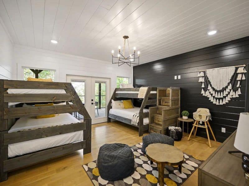 Kids bunk room at Casa Arbol 5-bedroom Broken Bow cabin
