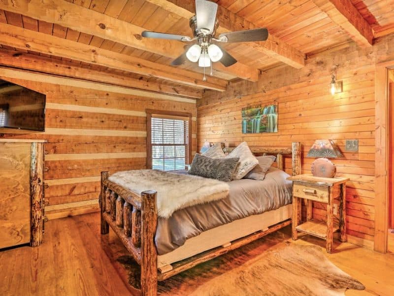 Large bedroom in Hocking Hills luxury cabin for rent