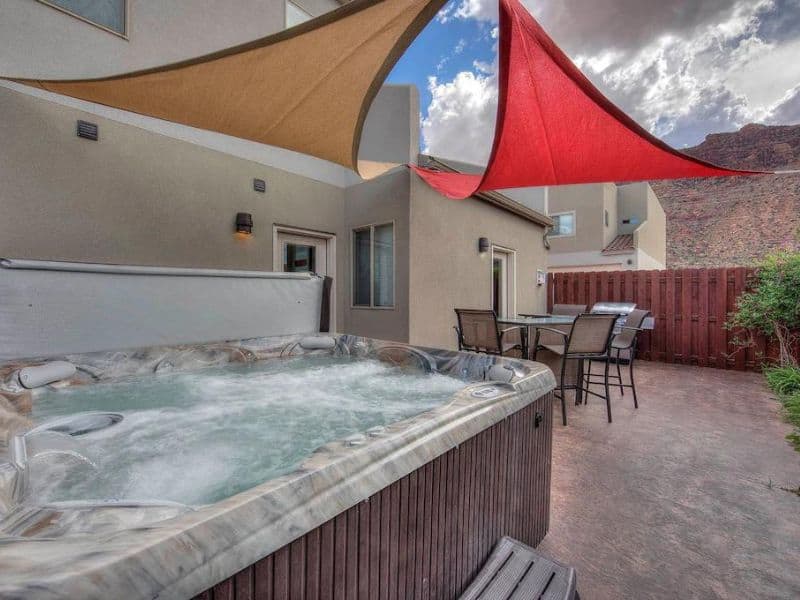 Hot tub and outdoor dining area at Moab vacation rental, Utah