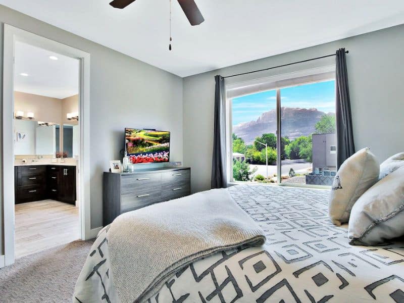 King bedroom with tv and red rock views at vrbo in Moab, Utah