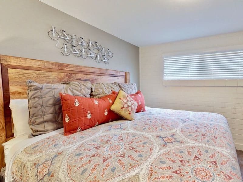 King bedroom at single-room vrbo listing in downtown Moab, Utah