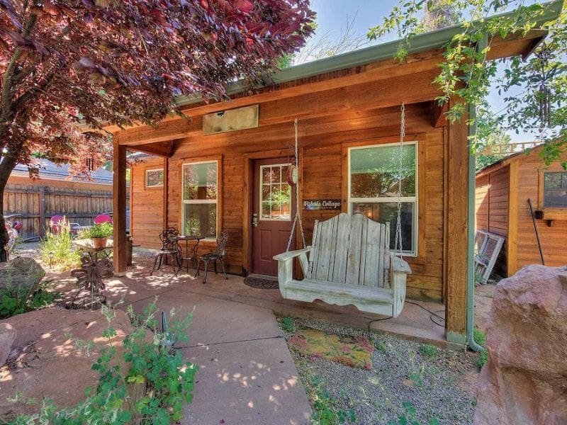 Cozy wood cottage with porch swing in downtown Moab