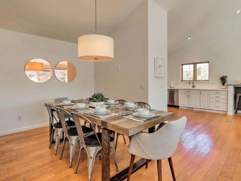 Dining room and kitchen of Sedona vacation home, with industrial style.