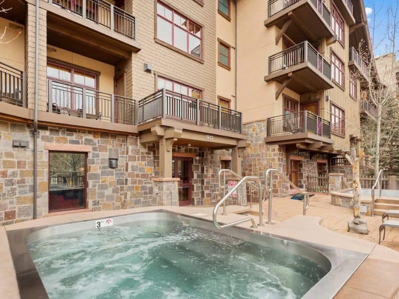 A hot tub in front of an apartment building in Snowmass, Aspen CO.