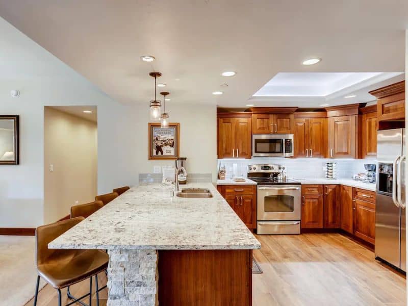 A modern kitchen with granite counter tops and stainless steel appliances.