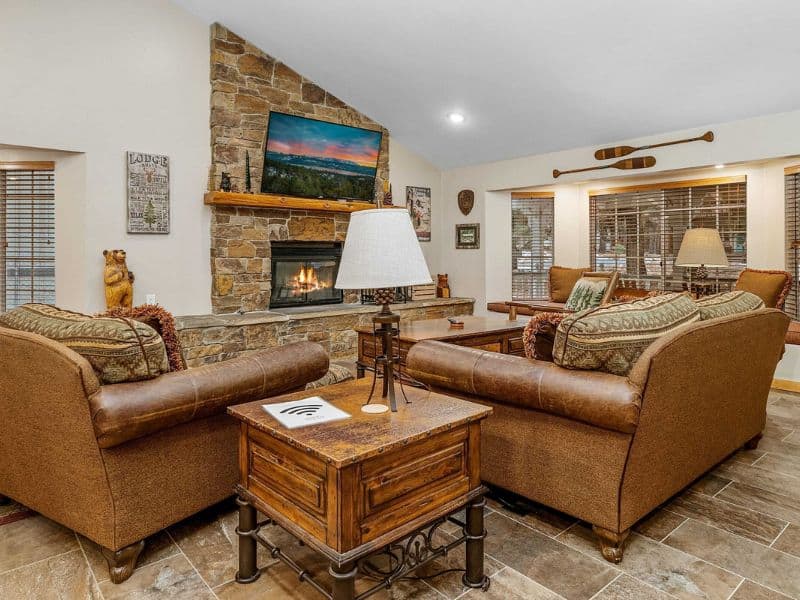 Vrbo cabin living area near Snow Summit in Big Bear, showcasing comfortable seating, rustic decor, and an open plan layout leading to the kitchen.